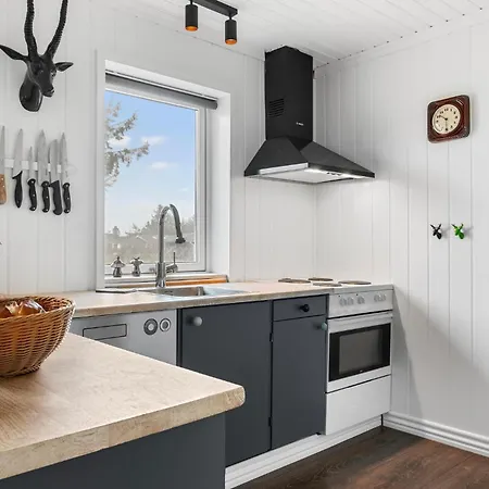 Semesterbostad 3 Bedroom Cozy In