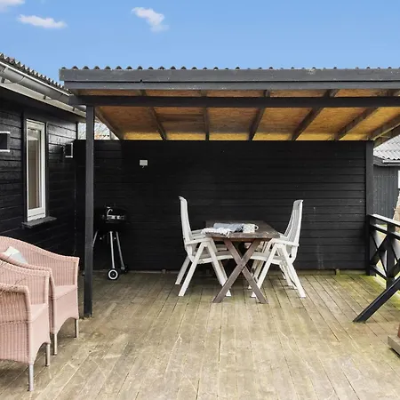 3 Bedroom Cozy In Semesterbostad Hjørring