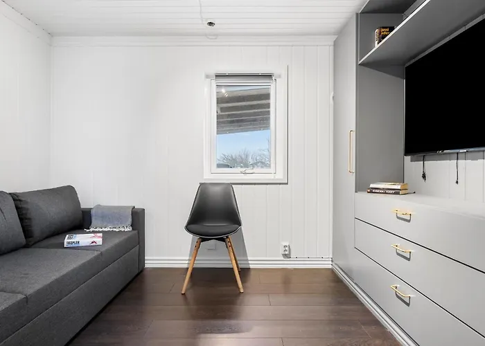 3 Bedroom Cozy In *